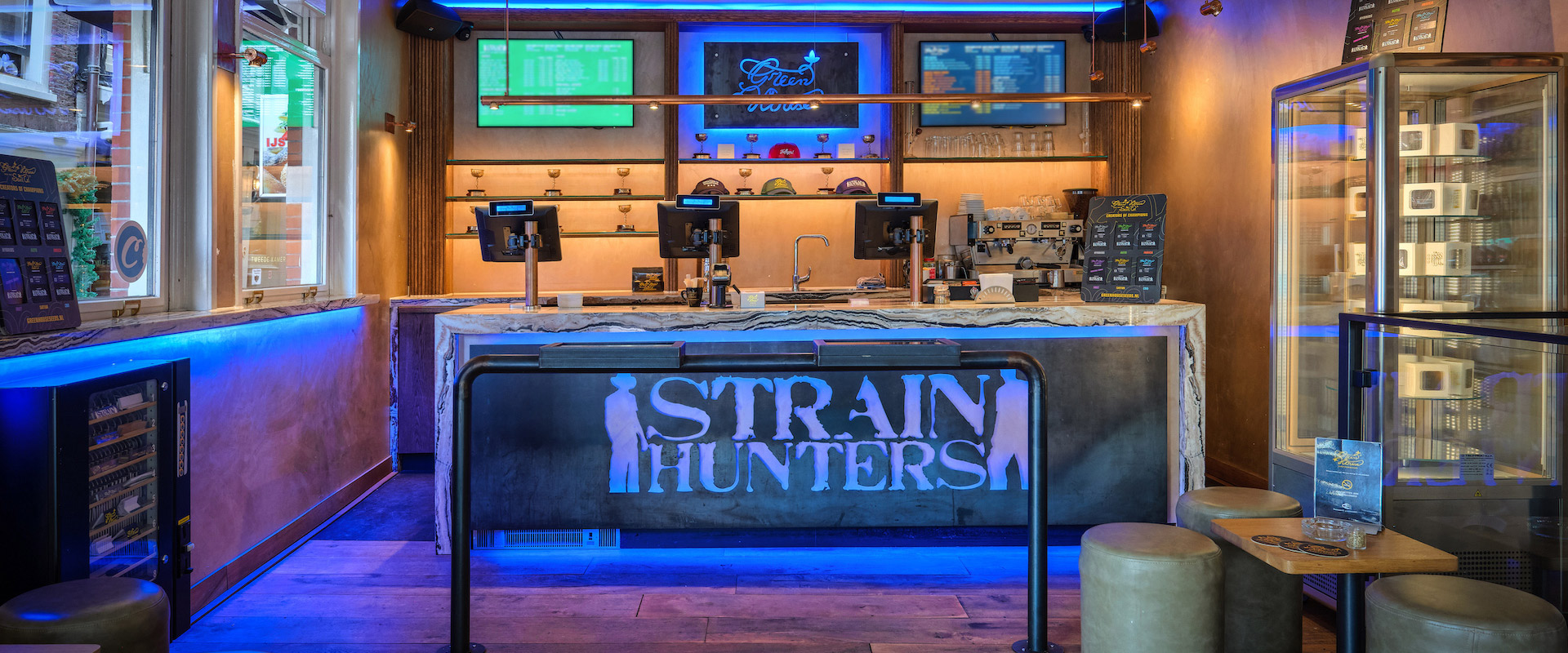 Strain Hunters Coffeeshop - Singel 387 - Amsterdam